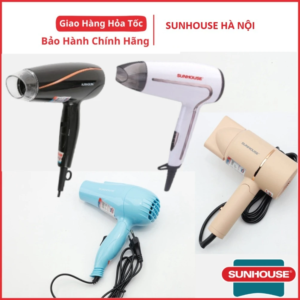 Người dùng đang sử dụng điều khiển từ xa để vận hành robot hút bụi Sunhouse SHR-VB88 trên sàn nhà